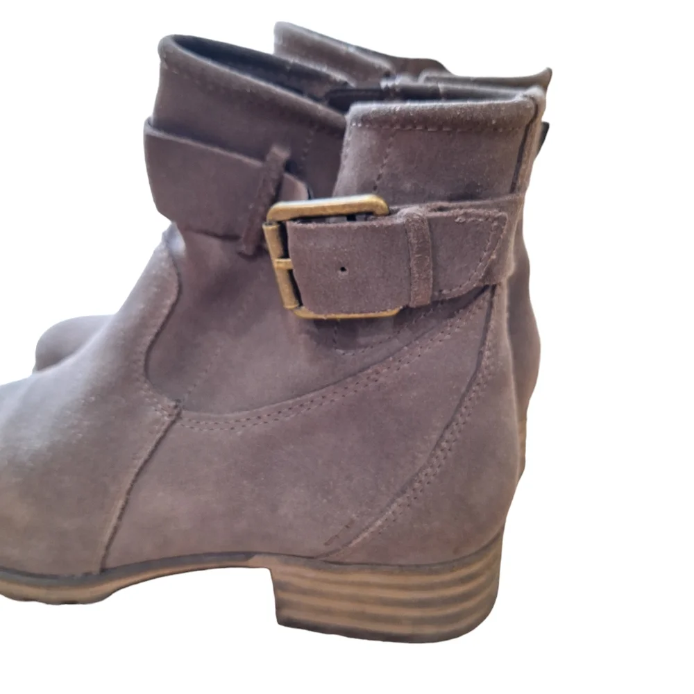 Clarks Collection Women's Marana Amber Brown Suede Ankle Boots Lug Sole 8.5M